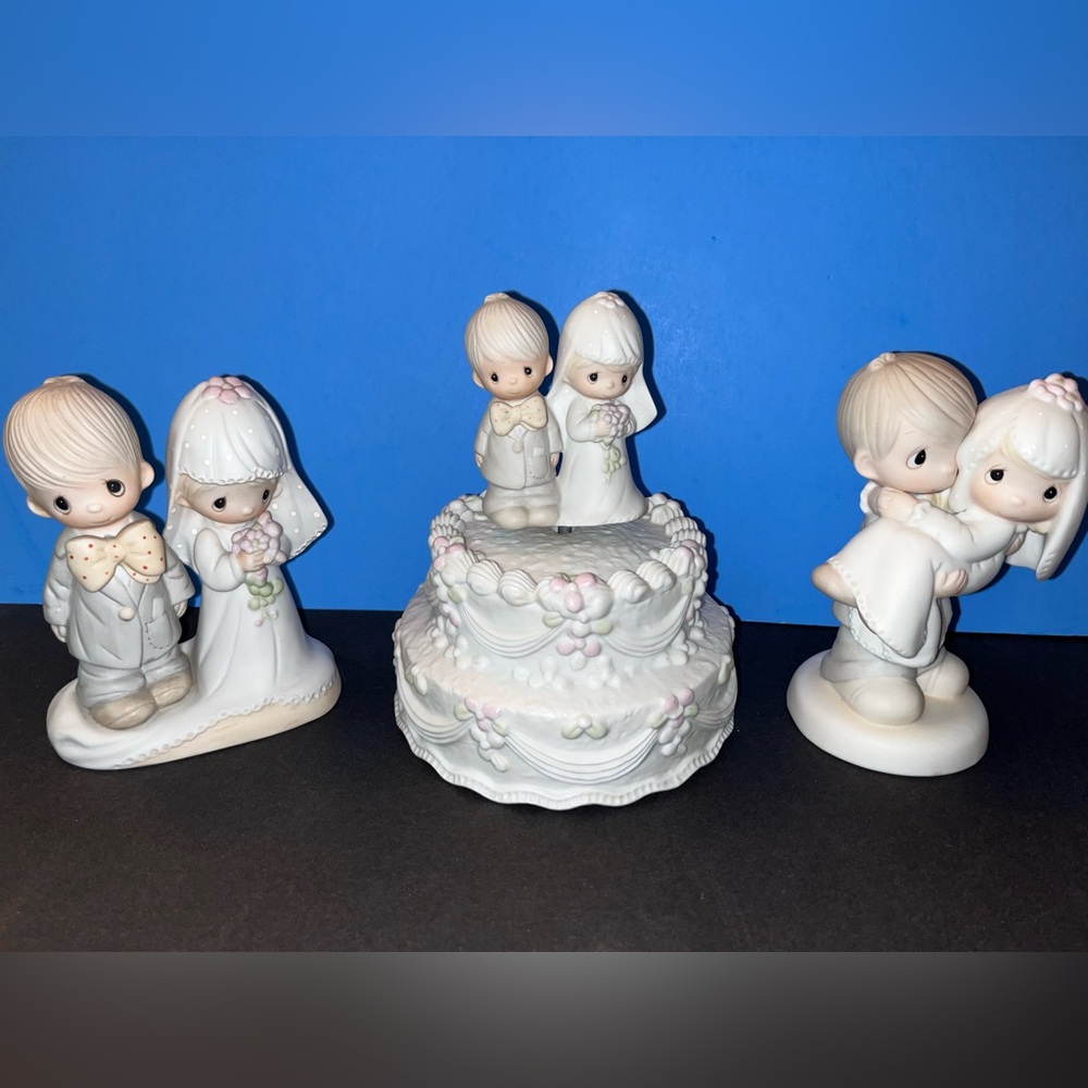 Precious Moments Wedding Music Box Cake Groom Bride